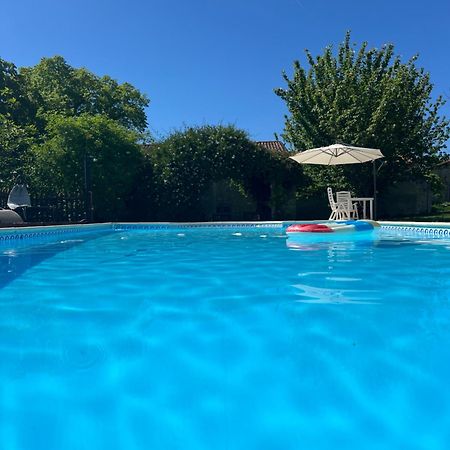 Entire Apartment With Swimming Pool Near Aubeterre Saint-Romain  Exteriér fotografie