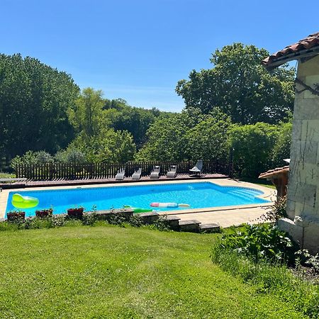 Entire Apartment With Swimming Pool Near Aubeterre Saint-Romain  Exteriér fotografie