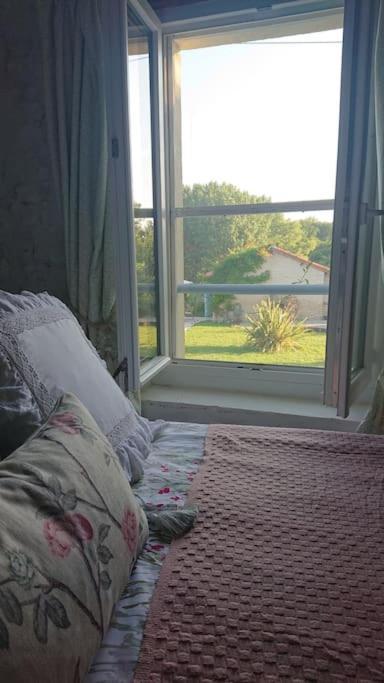 Entire Apartment With Swimming Pool Near Aubeterre Saint-Romain  Exteriér fotografie