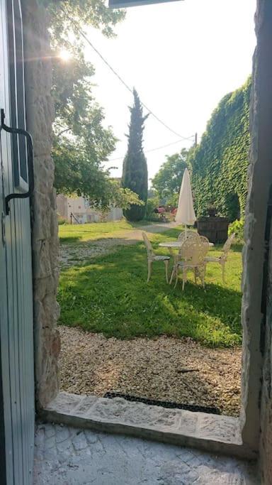 Entire Apartment With Swimming Pool Near Aubeterre Saint-Romain  Exteriér fotografie