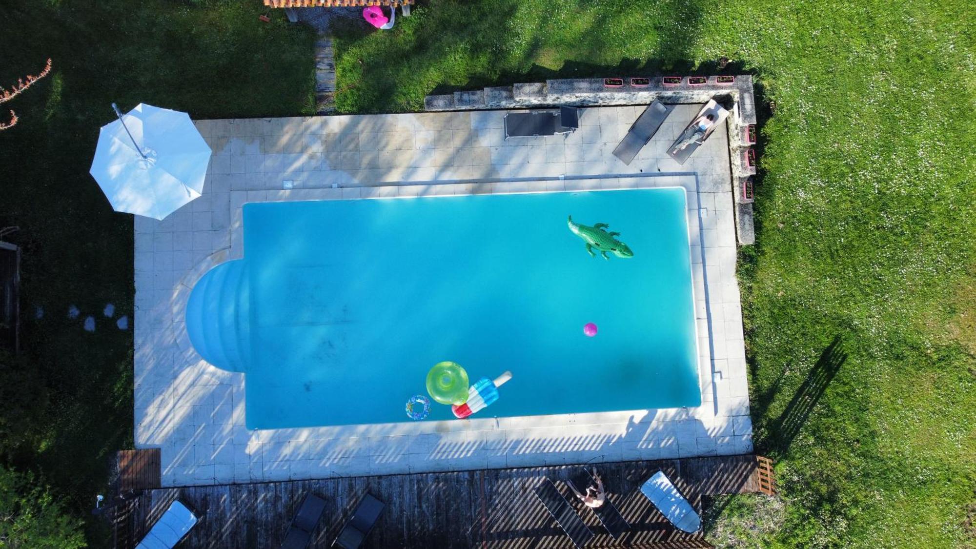 Entire Apartment With Swimming Pool Near Aubeterre Saint-Romain  Exteriér fotografie
