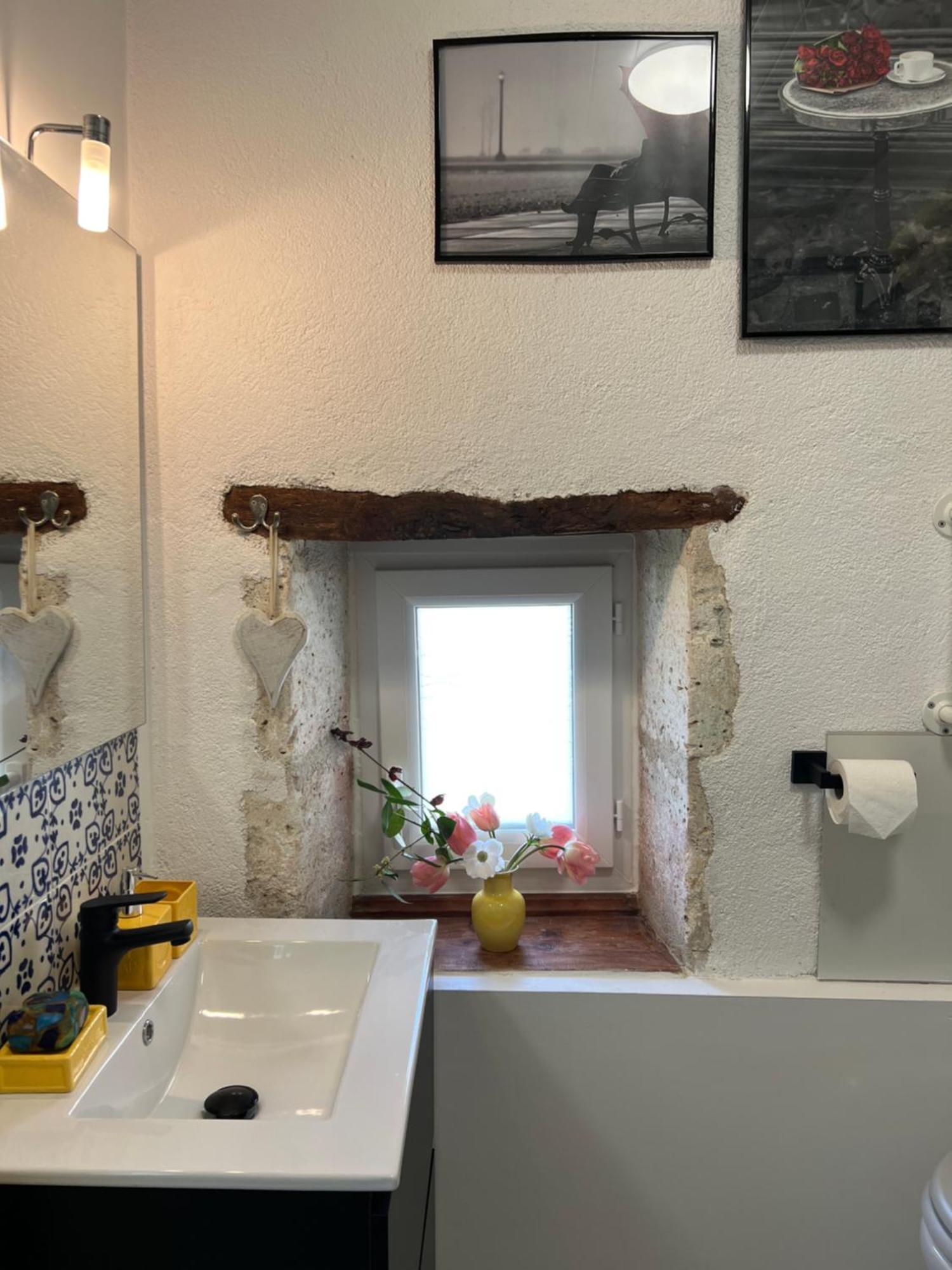 Entire Apartment With Swimming Pool Near Aubeterre Saint-Romain  Exteriér fotografie