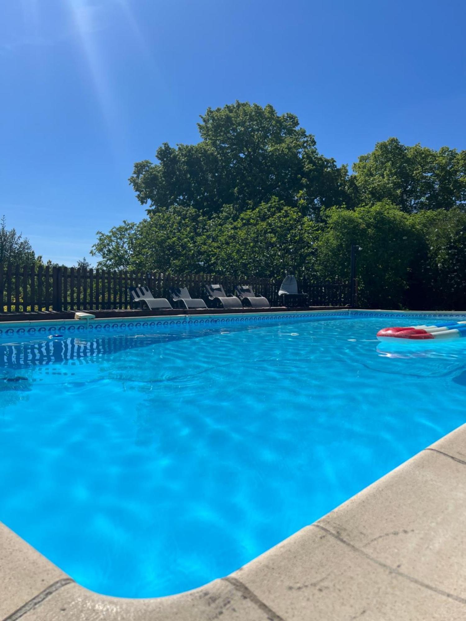 Entire Apartment With Swimming Pool Near Aubeterre Saint-Romain  Exteriér fotografie