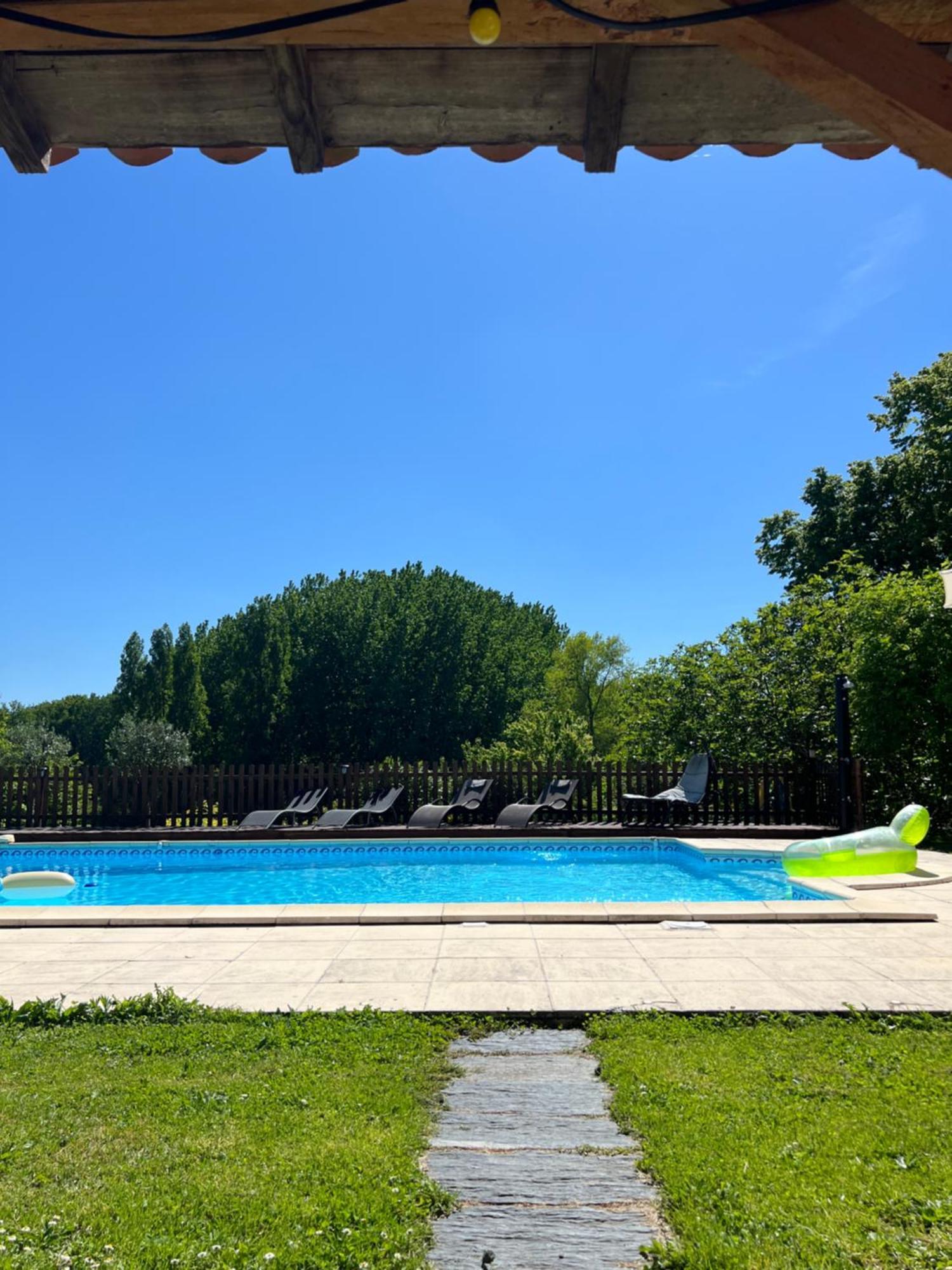 Entire Apartment With Swimming Pool Near Aubeterre Saint-Romain  Exteriér fotografie