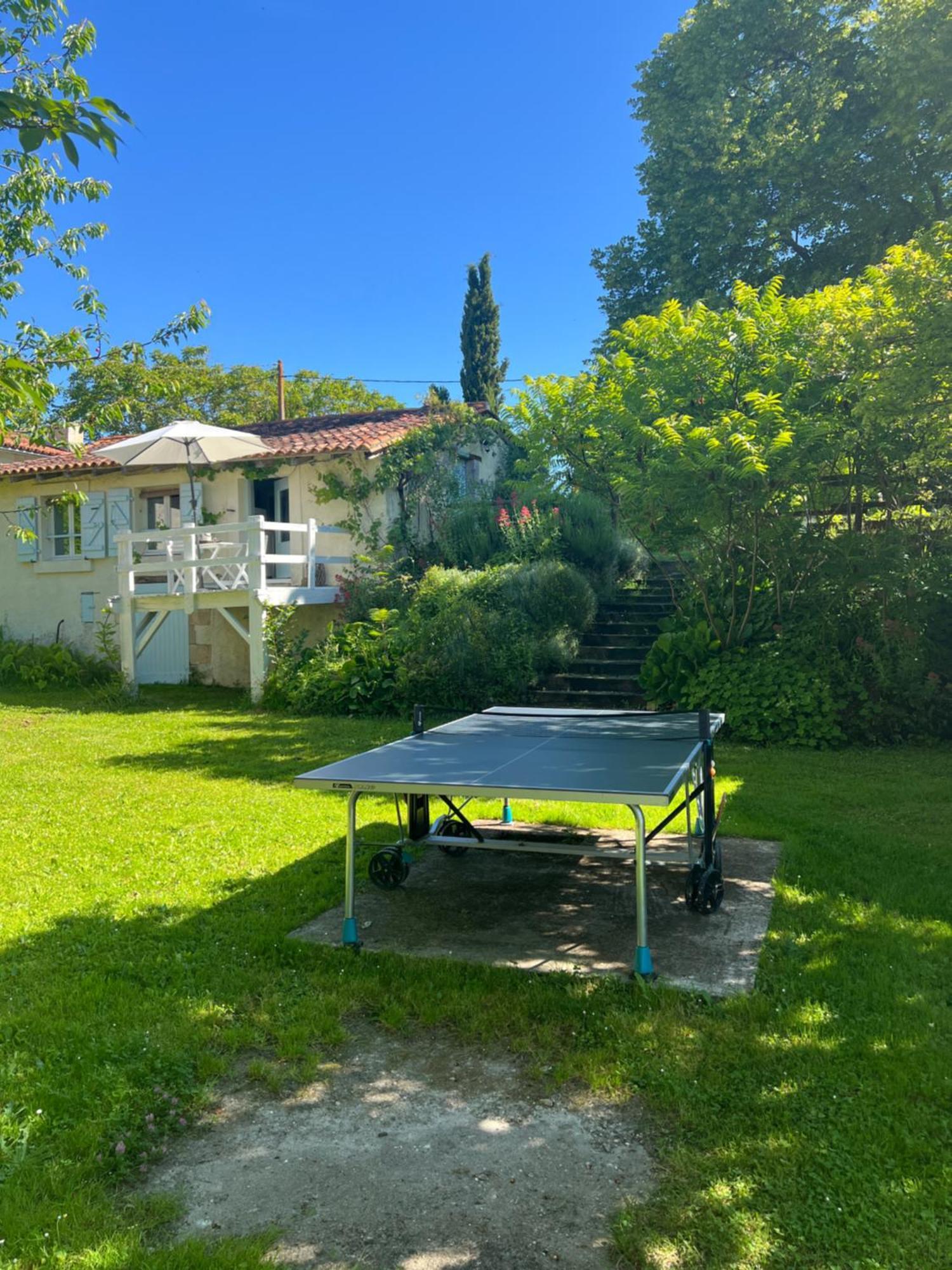 Entire Apartment With Swimming Pool Near Aubeterre Saint-Romain  Exteriér fotografie