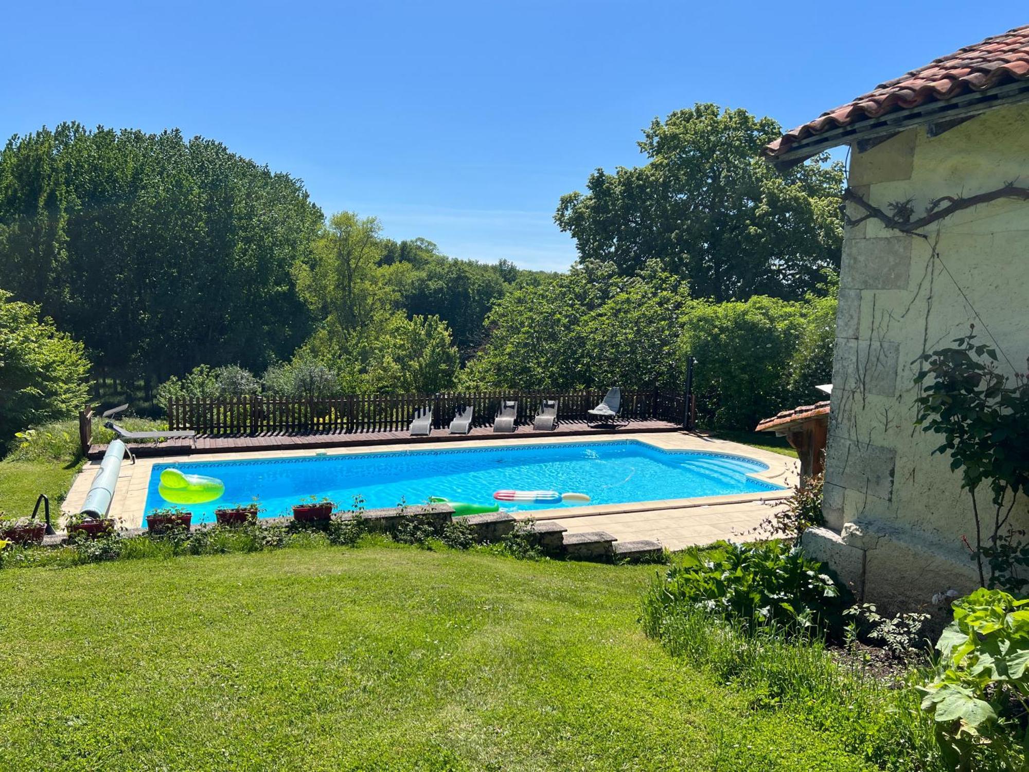 Entire Apartment With Swimming Pool Near Aubeterre Saint-Romain  Exteriér fotografie